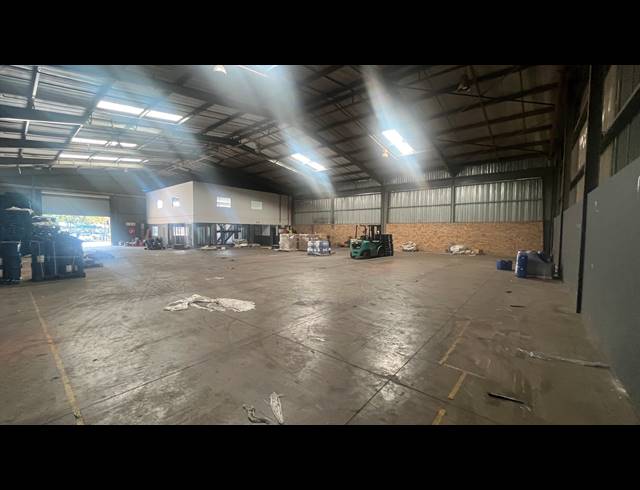 1,008M² WAREHOUSE TO LET IN ISANDO